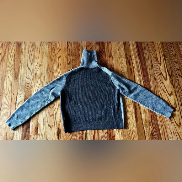 THEORY - Women’s 100 percent cashmere two-tone gray turtleneck sweater - petite - Picture 9 of 9